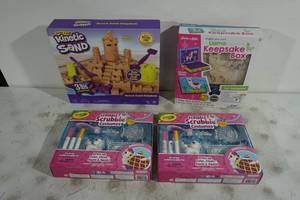 lot 31 image: Kinetic Sand, Llama Keepsake Box and Crayola Scrubbie Costume Crafts