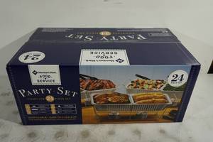 lot 9 image: NEW Members Mark 24 Piece Party Food Service Set