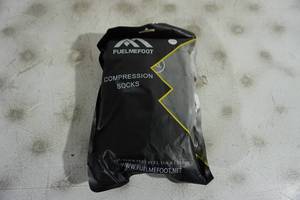 lot 147 image: NEW Fuelmefoot Compression Socks - LXL