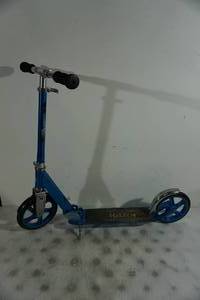 lot 152 image: Razor Large Wheel Folding Push Scooter