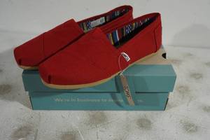 lot 29 image: NEW Toms Alpargata Red Canvas Shoes - Womens 8.5