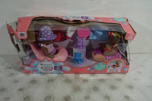 lot 24 image: Members Mark Splashing Sisters Water Toy Set