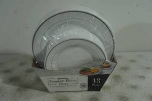 lot 182 image: NEW Members Mark Premium Plastic Plates - 48 Count