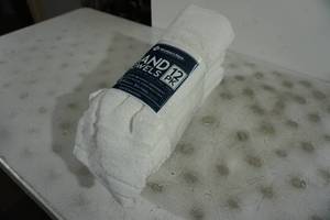 lot 164 image: NEW Members Mark Hand Towels - 12 Count