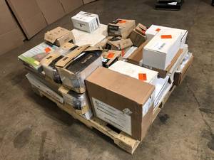 Mix lot of Ceramic Flooring Tile - Review all pictures - Various models and conditions