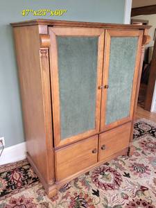 Lovely Blonde Wood Entertainment Cabinet