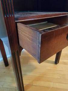 Lovely Vintage Mahogany Side Table