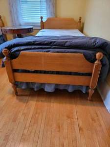 Vintage Maple Twin Bed Set, A