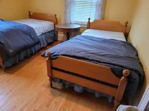Vintage Maple Twin Bed Set B