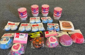 lot 15 image: Lot of Various Cupcake Cup Liners