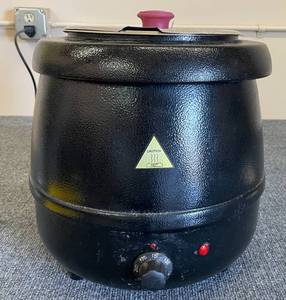 lot 28 image: Glenray Electric Kettle -Soup Warmer
