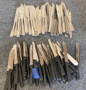 lot 35 image: Mega Lot Of Steak and Butter Knifes