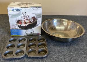 lot 37 image: Anchor Hocking Cake Set with Cupcake Pans and Mixing Bowl