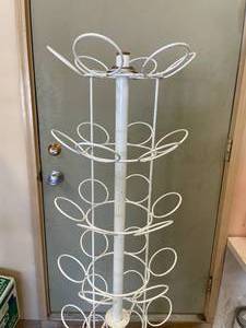 lot 75 image: Tall Retail Display-Hats, Cups, Etc