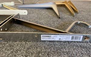 lot 74 image: 8 Various L-Shaped Shelving Brackets