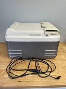 lot 30 image: IGLOO PlentiKool 12 Volt 2Car Thermo-Electric Cooler