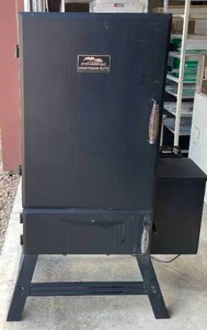 lot 2 image: Masterbuilt Sportsman Elite Pellet Smoker, 44