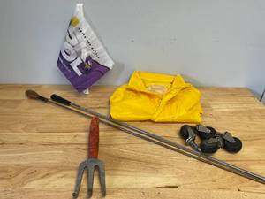 lot 61 image: Lot of Misc Garage Items. 