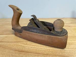 lot 66 image: Vintage Woodworking PlanePlaner