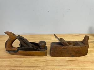 lot 67 image: Lot of 2 Vintage Woodworking PlanesPlaners