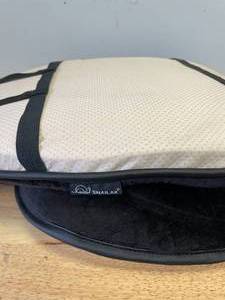 lot 100 image: Snailax Cushion Chair Massager w Heat