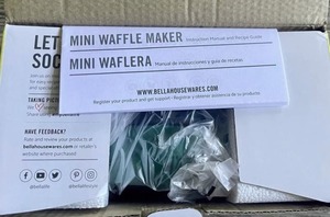 lot 92 image: Bella Mini Waffle Maker Holiday Edition 