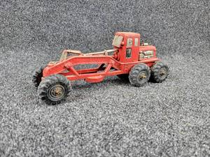 lot 121 image: Vintage Rubber Auburn Road Grader Toy from 40s or 50s - About 10 x 3