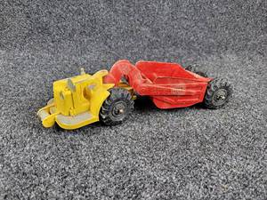lot 122 image: Vintage Rubber Auburn Scraper Toy from 40s or 50s - About 10 x 3