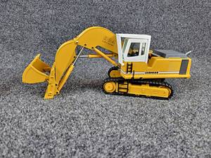 lot 124 image: Conrad Liebherr Litronic 984 Hydraulic Excavator 150 Scale Diecast Model