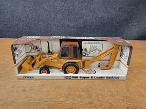 lot 133 image: ERTL 580 Super E Backhoe Loader 116 Scale Diecast Model