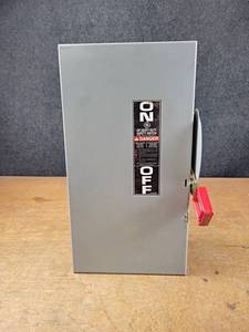 GE 60A 240V Disconnect Switch - Fused - Part No. TH4322 - Unused