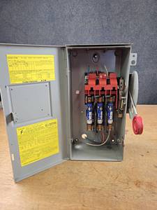 Cutler Hammer 30A 600V Type 3R Disconnect Switch - Part No. DH361FRK - Includes Indicator 30A Fuses