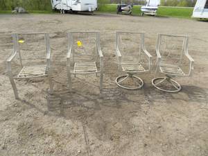 lot 4 image: 4 Alum Deck Chairs