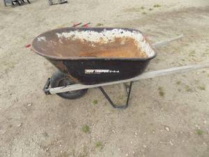 lot 11 image: True Temper Wheelbarrow