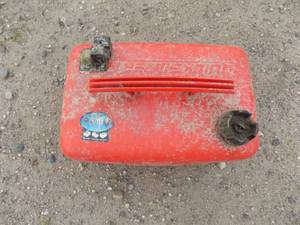 lot 14 image: Quick Silver Boat Tank Plastic