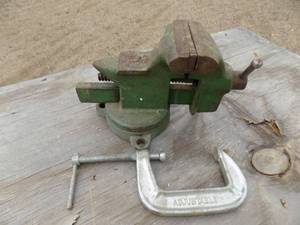 lot 20 image: Vintage Green Vice3 Clamp