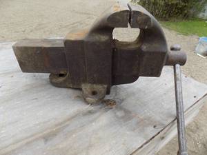 lot 22 image: Vintage Large Bench Vice MorganChicago #40
