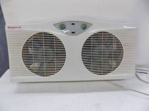 lot 25 image: Honeywell Window Fan