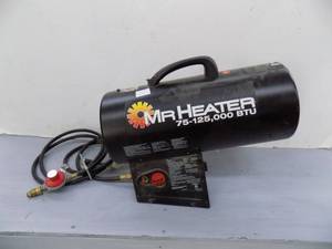 lot 32 image: Mr Heater 75-125,000 BTU LP Heater
