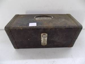lot 37 image: Vintage Tin Tackle Box