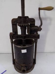 lot 49 image: Antique 6 Sausage Stuffer Large Plate 4ct