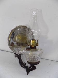 lot 51 image: Antique Aladdin Lamp With Wall Mount & Reflector