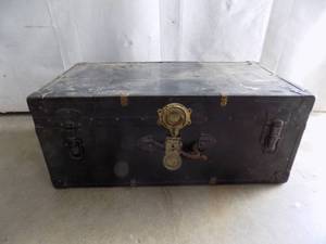 lot 56 image: Vintage Trunk
