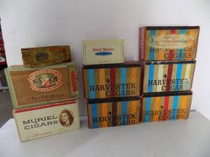 lot 57 image: 8 - Vintage Cigar Boxs