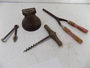 lot 70 image: Antique Items