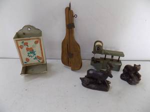 lot 76 image: Vintage Items