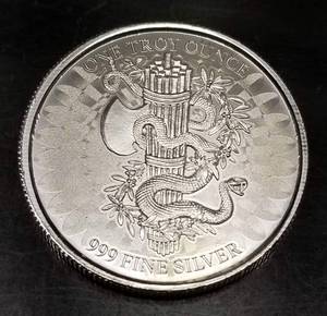 lot 29 image: 1 TROY OZ .999 FINE SILVER E PLURIBUS UNUM ROUND