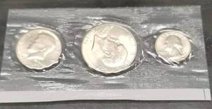 lot 49 image: 1976 US 3 COIN SILVER BICENTENNIAL SET IN ORIGINAL PACKAGING