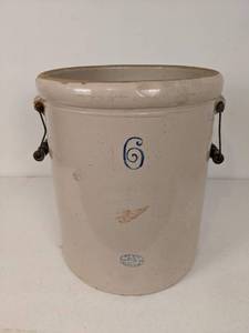 lot 7 image: Antique (1915) 6-Gallon Wood Bale Handle Crock by Red Wing Union Stoneware Company