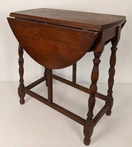 lot 71 image: Vintage Drop Leaf Table